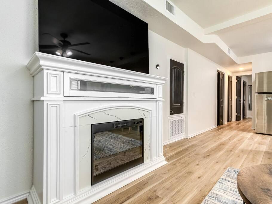 Stylish & Serene Modern Retreat * Bartlesville