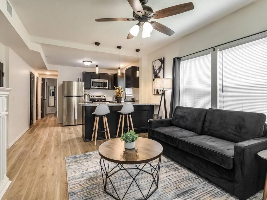 Apartment Stylish & Serene Modern Retreat Bartlesville